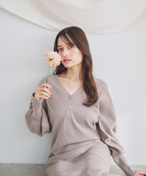 fupel(フぺル)の「volume sleeve knit onepiece /ボリュームスリーブニットワンピース(ワンピース・レディース・ブラウン系その他/ピンクベージュ・FREE)」の4枚目の写真