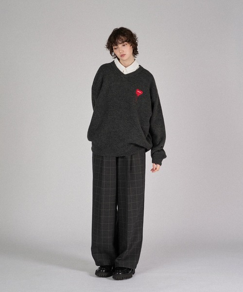 ONCILY(オンシェリー)の「MELTY HEART LOGO V-NECK KNIT / メルティーハートVネックニット(ニット/セーター・メンズ・チャコールグレー/アイボリー/ネイビー・SMALL/MEDIUM/LARGE)」の12枚目の写真
