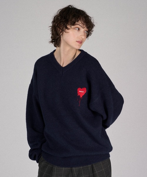 ONCILY(オンシェリー)の「MELTY HEART LOGO V-NECK KNIT / メルティーハートVネックニット(ニット/セーター・メンズ・チャコールグレー/アイボリー/ネイビー・SMALL/MEDIUM/LARGE)」の19枚目の写真