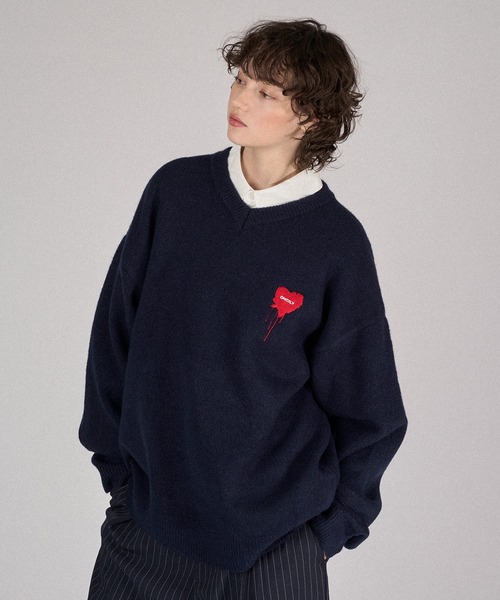 ONCILY(オンシェリー)の「MELTY HEART LOGO V-NECK KNIT / メルティーハートVネックニット(ニット/セーター・メンズ・チャコールグレー/アイボリー/ネイビー・SMALL/MEDIUM/LARGE)」の17枚目の写真
