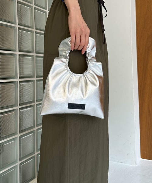 Doux archives（ドゥアルシーヴ）の「【HELOYSE】toast beach material SM（ショルダーバッグ・レディース・シルバー/ブラック・FREE）」の14枚目の写真