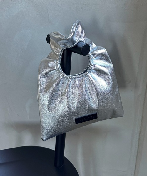 Doux archives（ドゥアルシーヴ）の「【HELOYSE】toast beach material SM（ショルダーバッグ・レディース・シルバー/ブラック・FREE）」の4枚目の写真