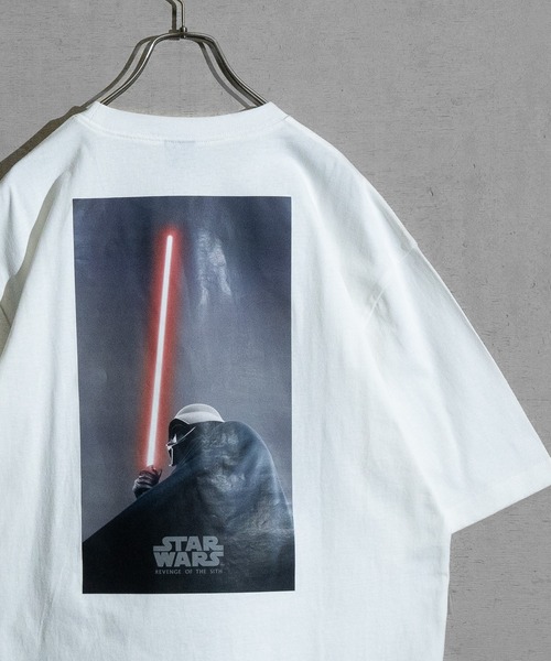 JOHN'S CLOSET(ジョンズクローゼット)の「【k】〔Star Wars〕バリエーション エピソード ビッグ クルーネックTシャツ(Tシャツ/カットソー・メンズ・ブラック系1/ブラック系2/ブラック系3/ブラック系4/ブラック系5/ホワイト系1/ホワイト系2/ホワイト系3/ホワイト系4/ホワイト系5・MEDIUM/LARGE)」の3枚目の写真