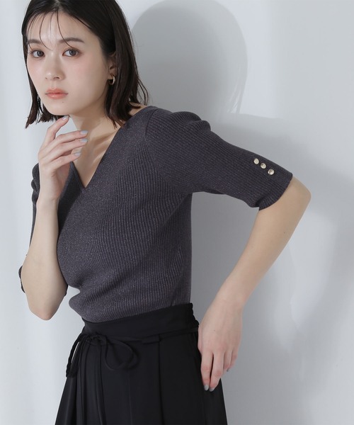 NATURAL BEAUTY BASIC(ナチュラルビューティーベーシック)の「◇ニュアンスネックラメリブニット(ニット/セーター・レディース・チャコールグレー/ベージュ/ブラウン/ブルー・FREE)」の2枚目の写真