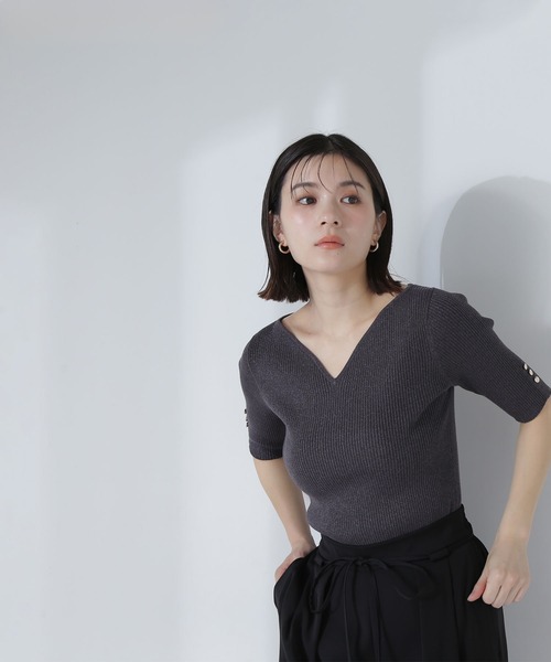 NATURAL BEAUTY BASIC(ナチュラルビューティーベーシック)の「◇ニュアンスネックラメリブニット(ニット/セーター・レディース・チャコールグレー/ベージュ/ブラウン/ブルー・FREE)」の8枚目の写真