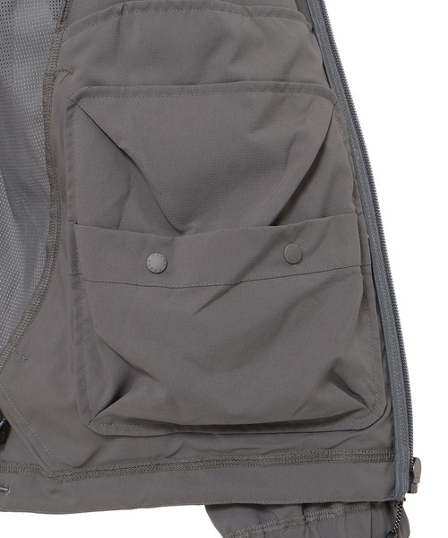 NANGA(ナンガ)の「HYBRID FLEX ZIP BLOUSON/ハイブリッドフレックスジップブルゾン(マウンテンパーカー・メンズ・グレー/ベージュ/ネイビー/ブラック・S/M/L/XL)」の20枚目の写真