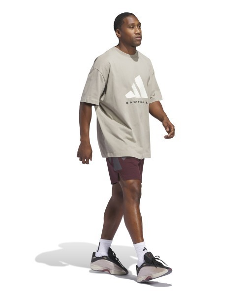 adidas(アディダス)の「adidas BASKETBALL TEE(アディダス バスケットボール 半袖Tシャツ(ジェンダーニュートラル))(Tシャツ/カットソー・メンズ・ベージュ系/グレー系・MEDIUM/LARGE/X-LARGE)」の7枚目の写真