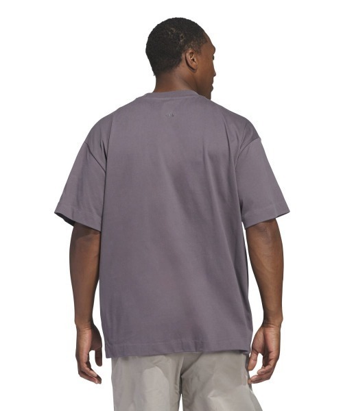adidas(アディダス)の「adidas BASKETBALL TEE(アディダス バスケットボール 半袖Tシャツ(ジェンダーニュートラル))(Tシャツ/カットソー・メンズ・ベージュ系/グレー系・MEDIUM/LARGE/X-LARGE)」の14枚目の写真