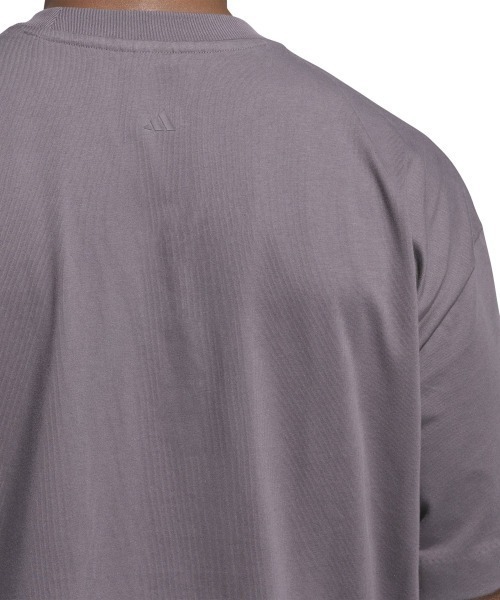 adidas(アディダス)の「adidas BASKETBALL TEE(アディダス バスケットボール 半袖Tシャツ(ジェンダーニュートラル))(Tシャツ/カットソー・メンズ・ベージュ系/グレー系・MEDIUM/LARGE/X-LARGE)」の17枚目の写真