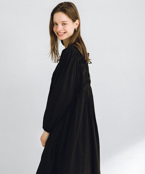 URBAN RESEARCH Sonny Label（アーバンリサーチサニーレーベル）の「エアリーコットンツイストピンタックワンピース（ワンピース・レディース・ブラウン/ブルー/ブラック・FREE）」の5枚目の写真