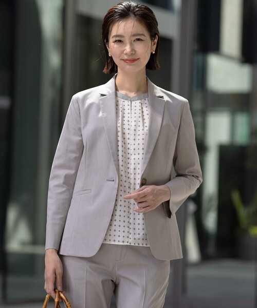 J.PRESS Ladies(J.プレス レディス)の「【セットアップ対応・人気素材】コットンFITTY テーラード ジャケット(テーラードジャケット・レディース・ベージュ系/ライトグレー系/ネイビー系・S/XS)」の2枚目の写真