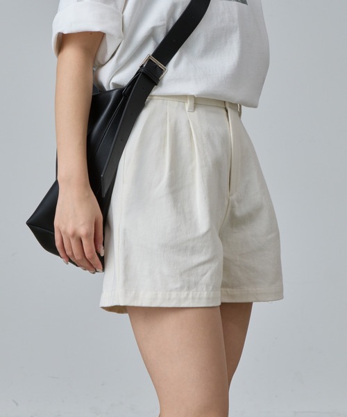 COLONY 2139（コロニートゥーワンスリーナイン）の「2タックコットンツイルショートパンツ（その他パンツ・レディース・アイボリー/ブラック・MEDIUM/SMALL）」の3枚目の写真