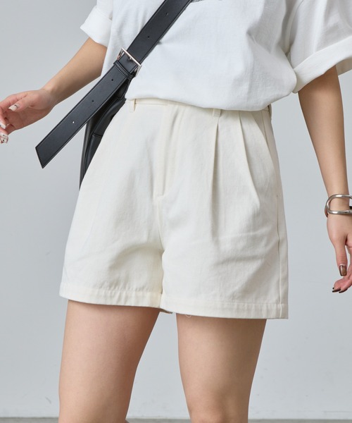 COLONY 2139（コロニートゥーワンスリーナイン）の「2タックコットンツイルショートパンツ（その他パンツ・レディース・アイボリー/ブラック・MEDIUM/SMALL）」の5枚目の写真