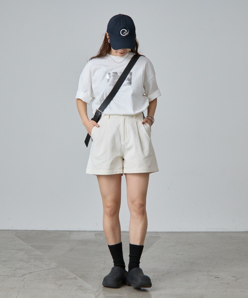 COLONY 2139（コロニートゥーワンスリーナイン）の「2タックコットンツイルショートパンツ（その他パンツ・レディース・アイボリー/ブラック・MEDIUM/SMALL）」の6枚目の写真