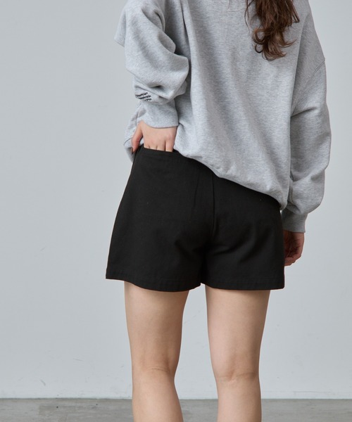 COLONY 2139（コロニートゥーワンスリーナイン）の「2タックコットンツイルショートパンツ（その他パンツ・レディース・アイボリー/ブラック・MEDIUM/SMALL）」の13枚目の写真