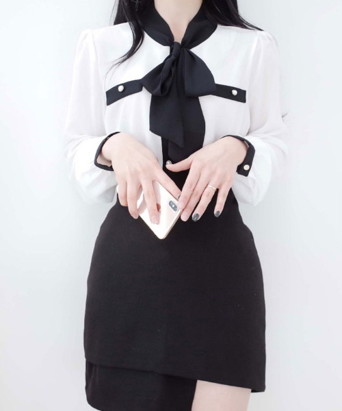 NANAHACHI(ナナハチ)の「ボウタイ配色リボンブラウス(シャツ/ブラウス・レディース・ネイビー/アイボリー/ピンク/スカイブルー・FREE)」の6枚目の写真