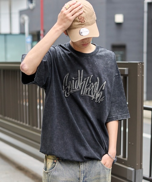 WEGO(ウィゴー)の「WEGO/ワッペンロゴドロストBIG T(Tシャツ/カットソー・メンズ・ホワイト/ブラック/スミクロ/グレー系その他/ブラック系その他・LARGE/MEDIUM)」の4枚目の写真