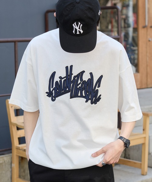 WEGO(ウィゴー)の「WEGO/ワッペンロゴドロストBIG T(Tシャツ/カットソー・メンズ・ホワイト/ブラック/スミクロ/グレー系その他/ブラック系その他・LARGE/MEDIUM)」の2枚目の写真