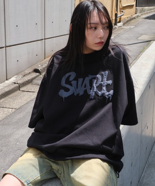 WEGO(ウィゴー)の「WEGO/ワッペンロゴドロストBIG T(Tシャツ/カットソー・メンズ・ホワイト/ブラック/スミクロ/グレー系その他/ブラック系その他・LARGE/MEDIUM)」の3枚目の写真