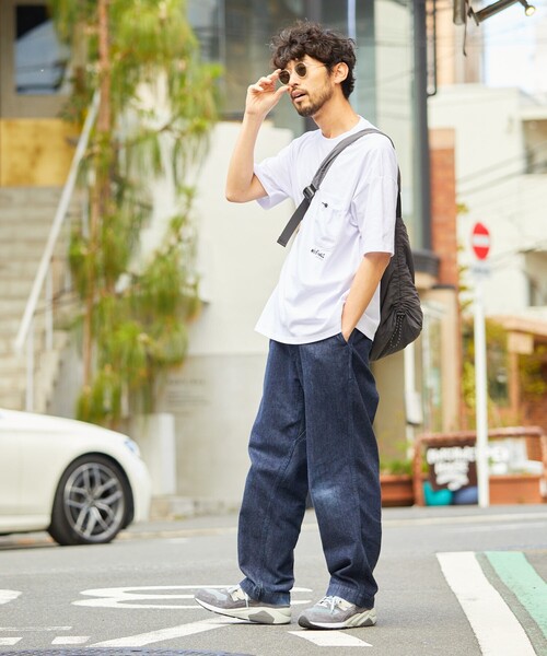 WILD THINGS（ワイルドシングス）の「限定展開 WILD THINGS×FREAK'S STORE/ワイルドシングス 別注 ビッグシルエット ギミック ポケットTシャツ（Tシャツ/カットソー・メンズ・ホワイト/ブラック/アッシュグレー/グレイッシュベージュ・SMALL/LARGE/MEDIUM）」の19枚目の写真