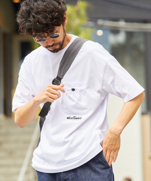WILD THINGS（ワイルドシングス）の「限定展開 WILD THINGS×FREAK'S STORE/ワイルドシングス 別注 ビッグシルエット ギミック ポケットTシャツ（Tシャツ/カットソー・メンズ・ホワイト/ブラック/アッシュグレー/グレイッシュベージュ・SMALL/LARGE/MEDIUM）」の22枚目の写真
