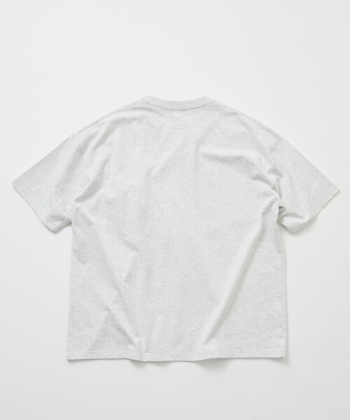 WILD THINGS（ワイルドシングス）の「限定展開 WILD THINGS×FREAK'S STORE/ワイルドシングス 別注 ビッグシルエット ギミック ポケットTシャツ（Tシャツ/カットソー・メンズ・ホワイト/ブラック/アッシュグレー/グレイッシュベージュ・SMALL/LARGE/MEDIUM）」の12枚目の写真