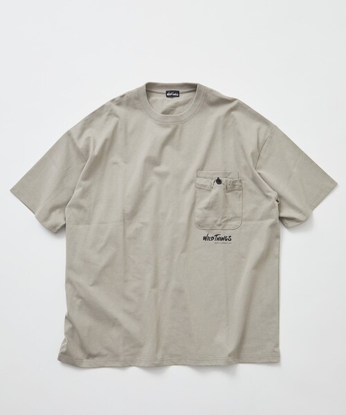 WILD THINGS（ワイルドシングス）の「限定展開 WILD THINGS×FREAK'S STORE/ワイルドシングス 別注 ビッグシルエット ギミック ポケットTシャツ（Tシャツ/カットソー・メンズ・ホワイト/ブラック/アッシュグレー/グレイッシュベージュ・SMALL/LARGE/MEDIUM）」の14枚目の写真