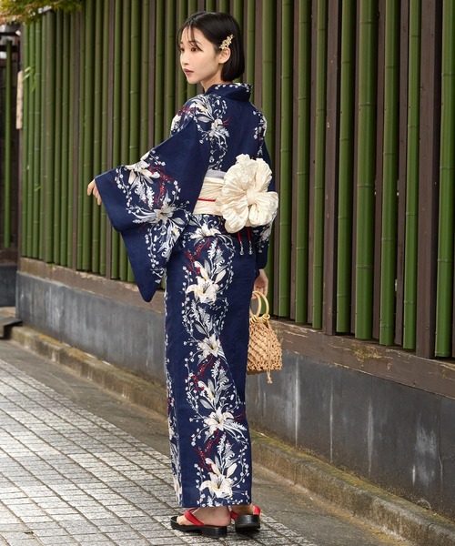 MONO-MART（モノマート）の「選べるアソート花柄 浴衣 5点セット【浴衣＋兵児帯＋飾り帯+帯留め+下駄】（浴衣・レディース・アイボリー系2/アイボリー系3/アイボリー系1/ネイビー・FREE）」の8枚目の写真