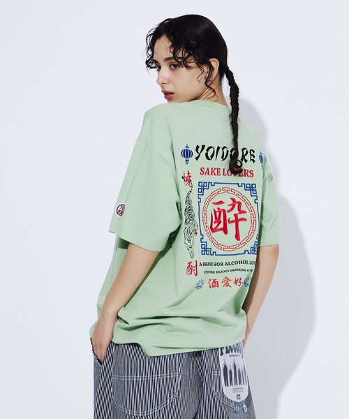 ABAHOUSE（アバハウス）の「【YOIDORE/ヨイドレ 】スーベニアTシャツ2/ 酒愛好家/ユニセックス（Tシャツ/カットソー・メンズ・グリーン/ホワイト系その他/ブラック系その他/ネイビー/ホワイト系その他2/ブラック系その他2・M/L）」の5枚目の写真