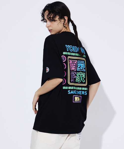 ABAHOUSE（アバハウス）の「【YOIDORE/ヨイドレ 】スーベニアTシャツ2/ 酒愛好家/ユニセックス（Tシャツ/カットソー・メンズ・グリーン/ホワイト系その他/ブラック系その他/ネイビー/ホワイト系その他2/ブラック系その他2・M/L）」の4枚目の写真