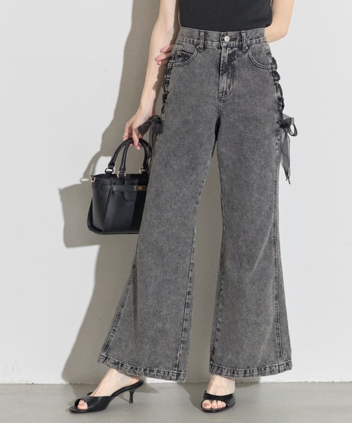 tocco closet（トッコ　クローゼット）の「【ZOZO限定】サイドレースアップシューレースソフトフレアーパンツ（デニムパンツ・レディース・ブルー/ブラック/サックスブルー・M）」の2枚目の写真