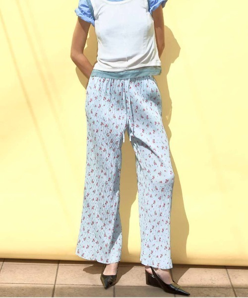 MAISON SPECIAL(メゾンスペシャル)の「Small Flower Pleated Pants/スモールフラワープリーツパンツ■セットアップ対応■(その他パンツ・レディース・ブラック/ブルー・36/38)」の6枚目の写真