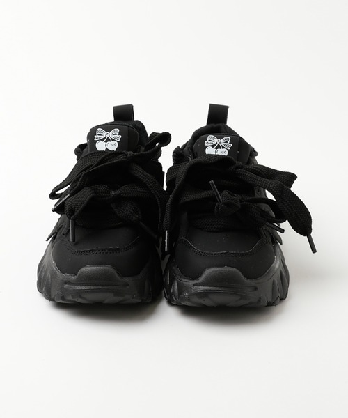 URBAN CHERRY（アーバンチェリー）の「ダブルリボンデザインボリュームソールダッドシューズ（スニーカー・キッズ・ホワイト/ブラック・17.5cm/18.0cm/19.0cm/19.5cm/20.0cm/20.5cm/21.0cm/22.0cm/22.5cm）」の22枚目の写真