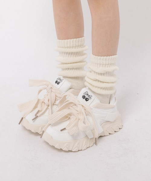 URBAN CHERRY（アーバンチェリー）の「ダブルリボンデザインボリュームソールダッドシューズ（スニーカー・キッズ・ホワイト/ブラック・17.5cm/18.0cm/19.0cm/19.5cm/20.0cm/20.5cm/21.0cm/22.0cm/22.5cm）」の18枚目の写真