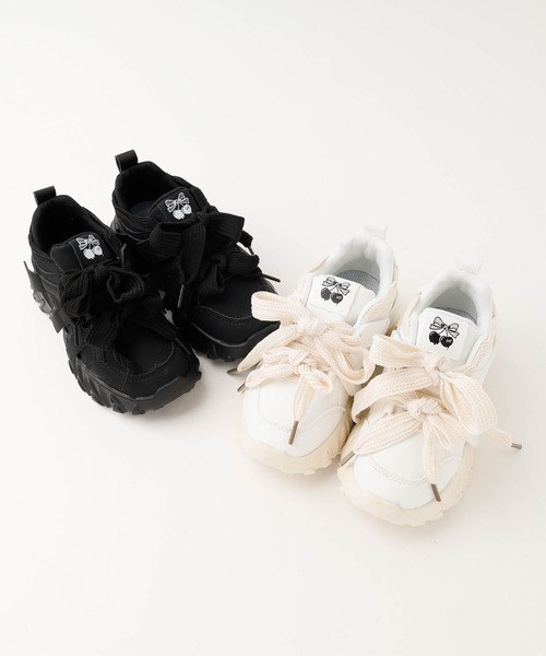 URBAN CHERRY（アーバンチェリー）の「ダブルリボンデザインボリュームソールダッドシューズ（スニーカー・キッズ・ホワイト/ブラック・17.5cm/18.0cm/19.0cm/19.5cm/20.0cm/20.5cm/21.0cm/22.0cm/22.5cm）」の17枚目の写真