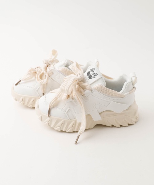 URBAN CHERRY（アーバンチェリー）の「ダブルリボンデザインボリュームソールダッドシューズ（スニーカー・キッズ・ホワイト/ブラック・17.5cm/18.0cm/19.0cm/19.5cm/20.0cm/20.5cm/21.0cm/22.0cm/22.5cm）」の14枚目の写真
