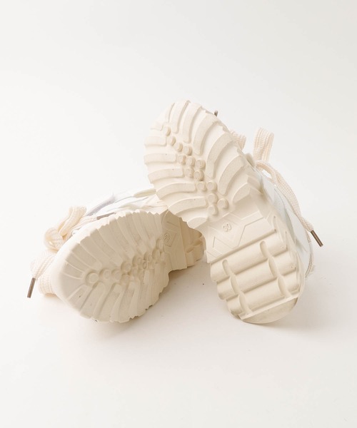 URBAN CHERRY（アーバンチェリー）の「ダブルリボンデザインボリュームソールダッドシューズ（スニーカー・キッズ・ホワイト/ブラック・17.5cm/18.0cm/19.0cm/19.5cm/20.0cm/20.5cm/21.0cm/22.0cm/22.5cm）」の16枚目の写真