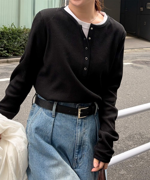 RANAN（ラナン）の「ヘンリーネックワッフルロングTシャツ（Tシャツ/カットソー・レディース・アイボリー/ブラック/その他/グレー/レッド/ネイビー・S/M/L/LL）」の2枚目の写真