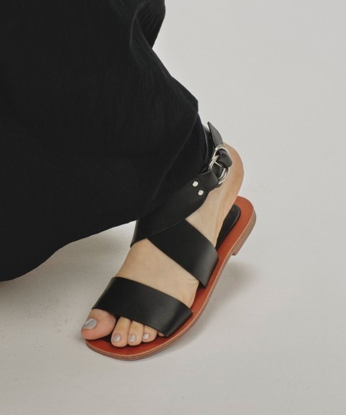 TODAYFUL（トゥデイフル）の「TODAYFUL Flat Belt Sandals 12511006（サンダル・レディース・ブラック・36/37/38）」の3枚目の写真