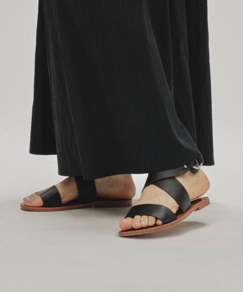 TODAYFUL（トゥデイフル）の「TODAYFUL Flat Belt Sandals 12511006（サンダル・レディース・ブラック・36/37/38）」の2枚目の写真