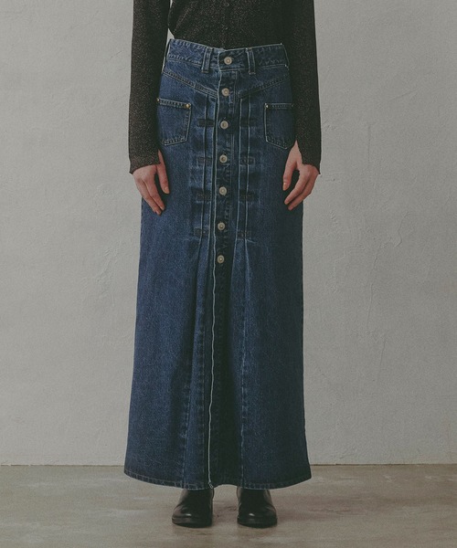 SOMETHING(サムシング)の「【GISELe 10月号掲載】atelier SOMETHING JACKET DETAIL SKIRT/アトリエサムシングロングデニムスカート(デニムスカート・レディース・ブルー/インディゴブルー・SMALL/MEDIUM)」の2枚目の写真