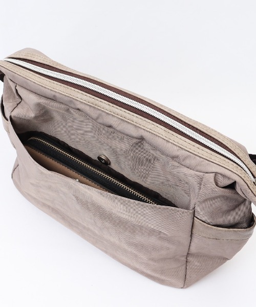 BACKYARD FAMILY(バックヤードファミリー)の「超軽量 ナイロンショルダーバッグ(ショルダーバッグ・レディース・ブラック×ブラック・FREE)」の15枚目の写真