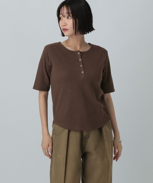 LOWRYS FARM（ローリーズファーム）の「ワッフルヘンリーＳＳ　583650（Tシャツ/カットソー・レディース・ブラウン/アイボリー/ブラック・FREE）」の3枚目の写真