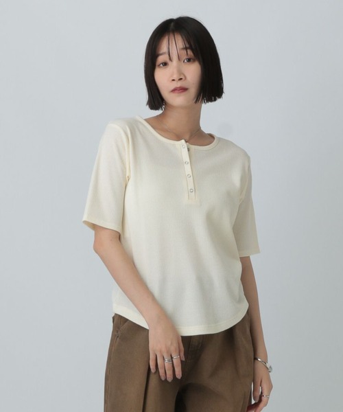 LOWRYS FARM（ローリーズファーム）の「ワッフルヘンリーＳＳ　583650（Tシャツ/カットソー・レディース・ブラウン/アイボリー/ブラック・FREE）」の2枚目の写真