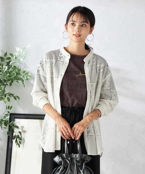 a.v.v(アーヴェヴェ)の「スクエアレースシャツ(シャツ/ブラウス・レディース・アイボリー/ブラック・39)」の1枚目の写真