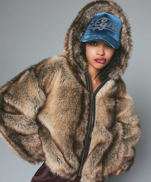 LOGO PATCHED FAUX FUR HOODED JACKET（ブルゾン）｜X-girl