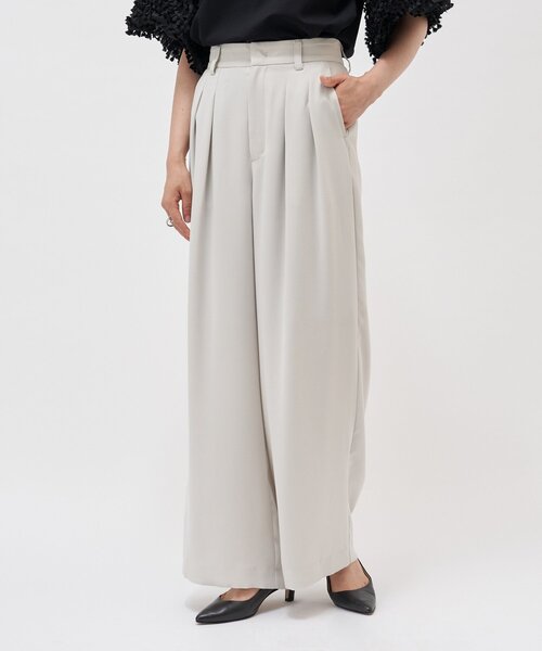 LIVETART（リヴェタート）の「バックサテンタックパンツ（その他パンツ・レディース・ライトベージュ/ブラック/ネイビー・0/1）」の4枚目の写真