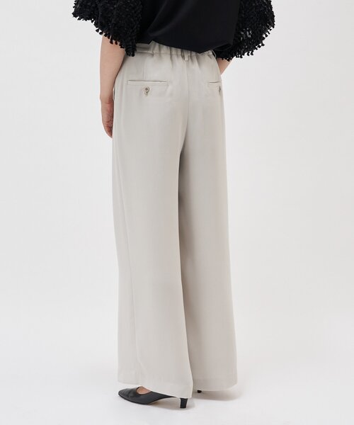 LIVETART（リヴェタート）の「バックサテンタックパンツ（その他パンツ・レディース・ライトベージュ/ブラック/ネイビー・0/1）」の6枚目の写真