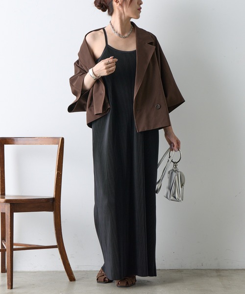 COLONY 2139（コロニートゥーワンスリーナイン）の「プリーツキャミワンピース（ワンピース・レディース・チャコールグレー/ブラウン/ブラック・FREE）」の2枚目の写真