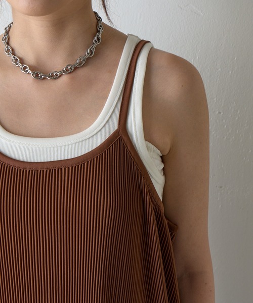 COLONY 2139（コロニートゥーワンスリーナイン）の「プリーツキャミワンピース（ワンピース・レディース・チャコールグレー/ブラウン/ブラック・FREE）」の22枚目の写真